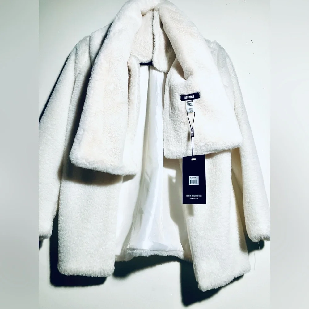 Elegant White Faux Fur Women's Jacket w/ matching scarf - Picture 16 of 16